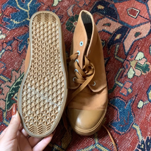 High Top Sneakers. Converse - Bangs - Picture 4 of 7